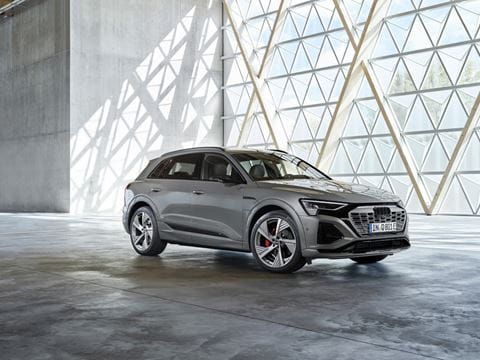 Carousel-Audi-Q8-etron-sidefront