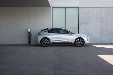 ds4 e-tense