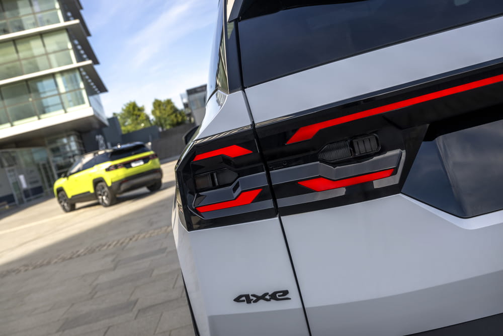 6_Jeep_Compass_Rear