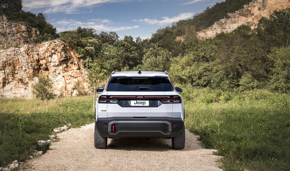 9_Jeep_Compass_Rear