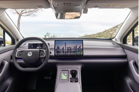 4_LeapmotorC10_Interior