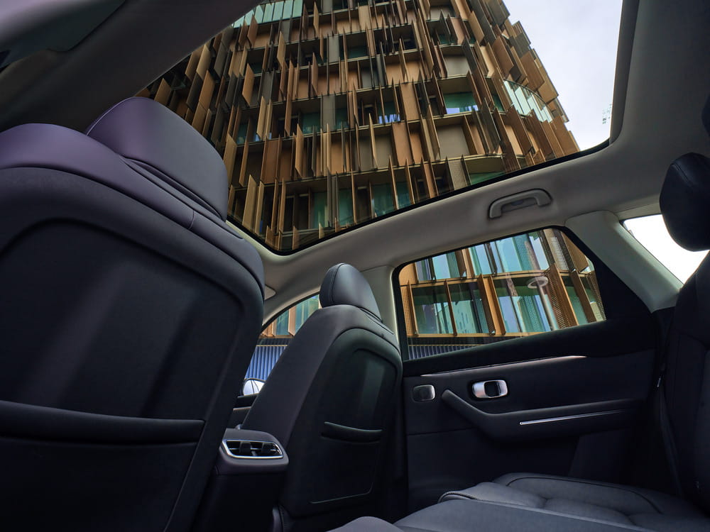 9_LeapmotorC10_Interior