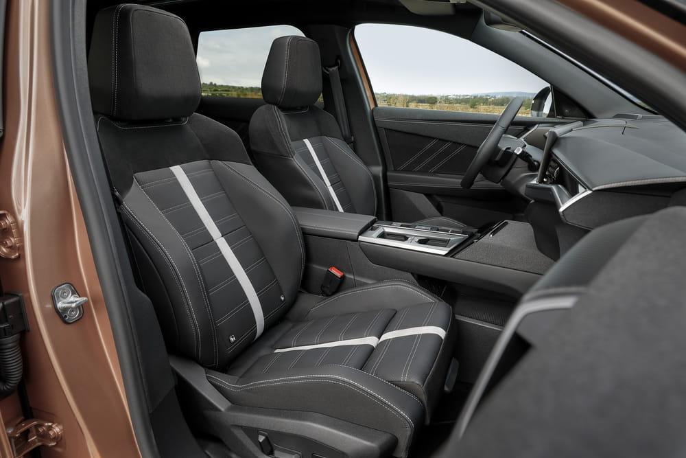 11_OpelGrandland_SideInterior
