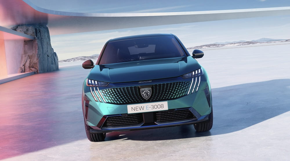 4_Peugeot_E3008_Front