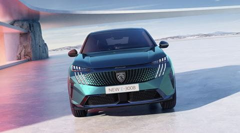 4_Peugeot_E3008_Front