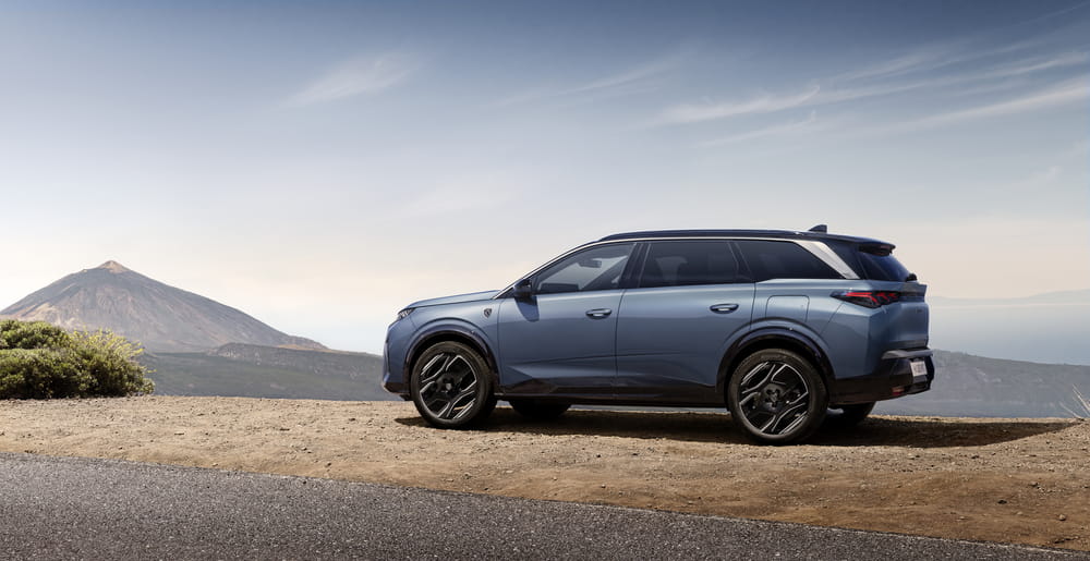 1 Peugeote5008-lifestyle-sideBanner