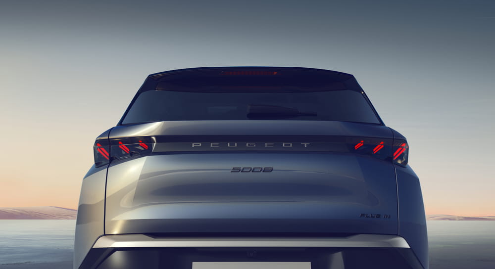 6 Peugeote5008-lifestyle-rearview