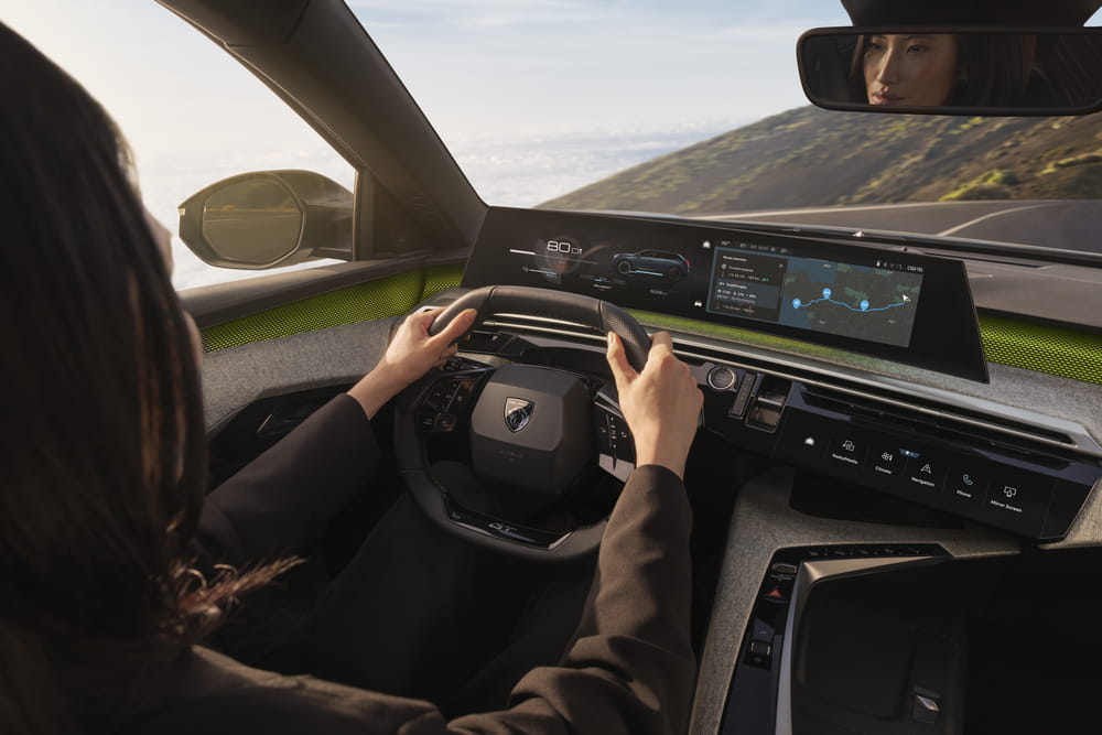 7 Peugeote5008-lifestyle-cockpit