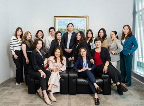 PictureSalessTeamGroup2x