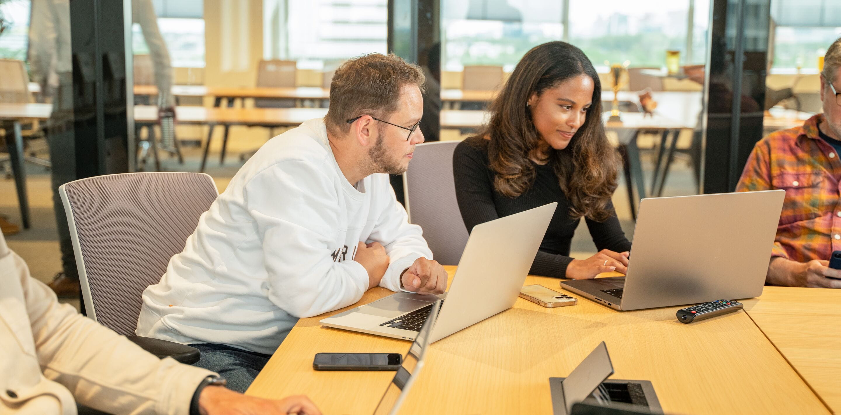 Website header large-NL_23_ 06