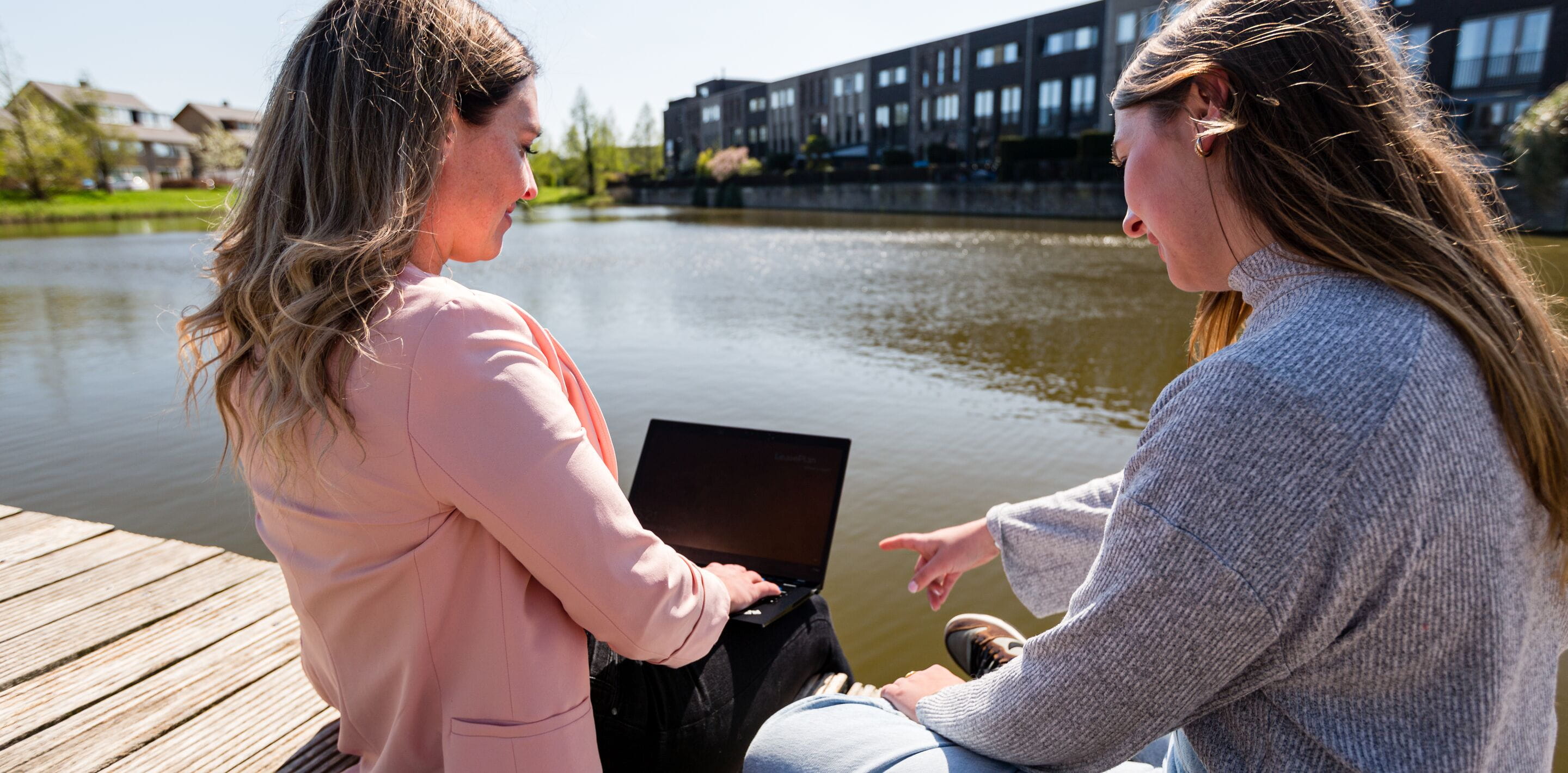 kobiety jezioro komputer