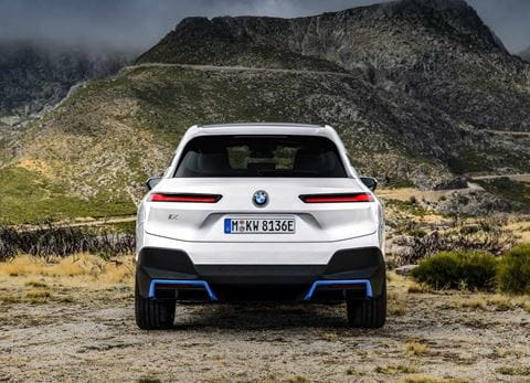 BMW iX traseira