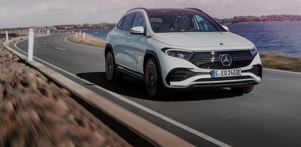 Mercedes-Benz EQA em estrada