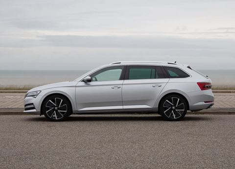 Skoda-Superb_Combi_iV-2020-1600-0f
