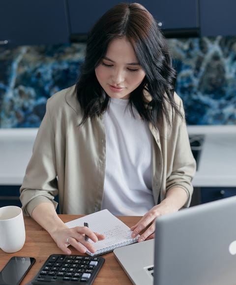 pexels-mikhail-nilov-6963844