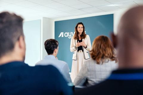 Large-Ayv_image_corporate_Womanleadership